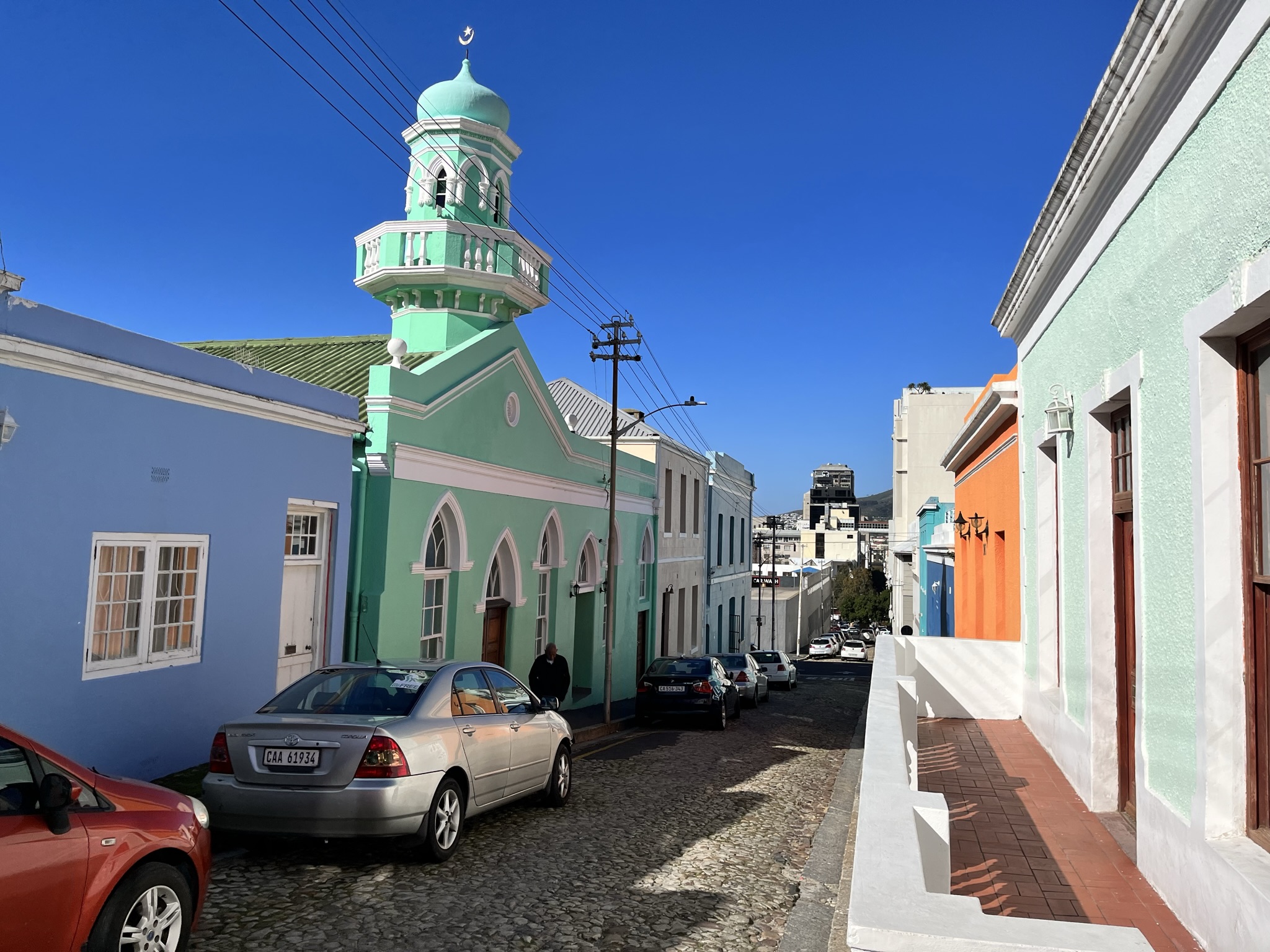 Straßenverlauf am Chapman’s Peak Drive mit Blick auf den Atlantik